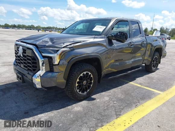 2024 Toyota Tundra SR5 с VIN 5TFLA5DA3RX134435, выставлен на аукционе IAAI как лот 42799873 с пробегом 40 529 миль миль и . История ставок и продаж доступна на DreamBid. Изображение 17.