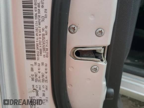 2015 Ram 1500 SSV с VIN 1C6RR7XT0FS758799, выставлен на аукционе Copart как лот 72029425 с пробегом 116 129 миль миль и Списание • Salvage title. История ставок и продаж доступна на DreamBid. Изображение 12.