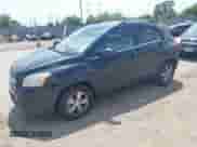 2015 Chevrolet Trax LT z VIN 3GNCJLSB6FL252493, wystawiony jako IAAI lot #42822643 z przebiegiem 123 765 mil mil oraz . Historia ofert i sprzedaży dostępna na DreamBid. Obrazek 2.
