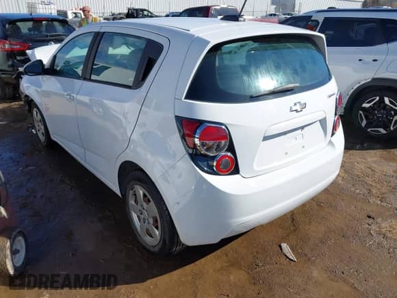 2016 Chevrolet Sonic LS z VIN 1G1JA6SH8G4175356, wystawiony jako IAAI lot #41662554 z przebiegiem Nie podano mil oraz . Historia ofert i sprzedaży dostępna na DreamBid. Obrazek 3.