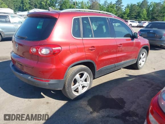 2010 Volkswagen Tiguan S с VIN WVGAV7AX5AW003836, выставлен на аукционе IAAI как лот 42301007 с пробегом 176 403 миль миль и . История ставок и продаж доступна на DreamBid. Изображение 4.