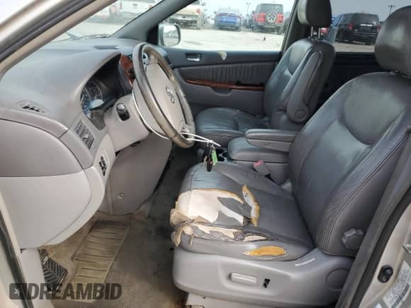 2004 Toyota Sienna XLE z VIN 5TDZA22C84S107159, wystawiony jako Copart lot #90580445 z przebiegiem 232 067 mil mil oraz Czysty tytuł • Clean title. Historia ofert i sprzedaży dostępna na DreamBid. Obrazek 7.