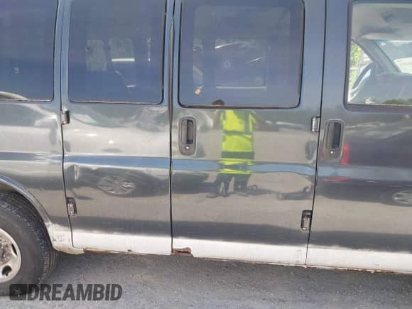 2003 Chevrolet Express Passenger с VIN 1GAHG35U631142890, выставлен на аукционе IAAI как лот 42086091 с пробегом 127 191 миль миль и . История ставок и продаж доступна на DreamBid. Изображение 16.