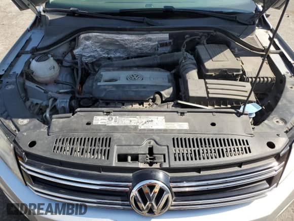 2012 Volkswagen Tiguan S с VIN WVGCV7AX0CW565638, выставлен на аукционе Copart как лот 62784105 с пробегом 120 362 миль миль и Списание • Salvage title. История ставок и продаж доступна на DreamBid. Изображение 11.