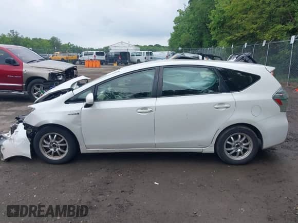 2013 Toyota Prius Two with VIN JTDZN3EU5D3190212, listed as a IAAI auction lot 42712604 with 292,049 mi miles and . Bid and sale history available at DreamBid. Image 14.