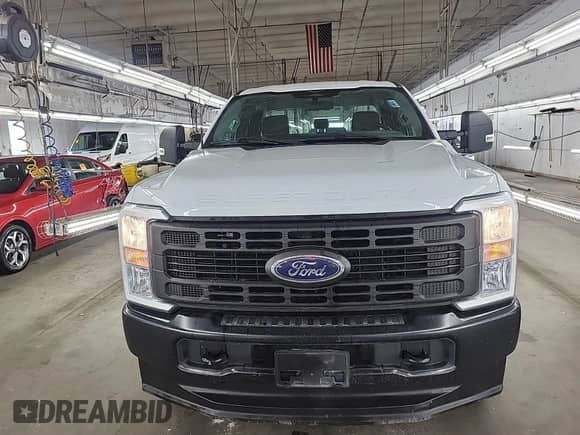 2023 Ford F-250 XL z VIN 1FT7X2BA3PEC58814, wystawiony jako IAAI lot #43589542 z przebiegiem 78 718 mil mil oraz . Historia ofert i sprzedaży dostępna na DreamBid. Obrazek 46.