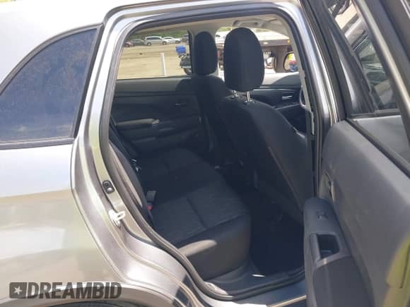 2023 Mitsubishi Outlander ES z VIN JA4ARUAU5PU013679, wystawiony jako IAAI lot #42175376 z przebiegiem 19 024 mil mil oraz . Historia ofert i sprzedaży dostępna na DreamBid. Obrazek 8.