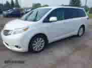 2017 Toyota Sienna XLE z VIN 5TDDZ3DC3HS155065, wystawiony jako IAAI lot #42908500 z przebiegiem 106 529 mil mil oraz . Historia ofert i sprzedaży dostępna na DreamBid. Obrazek 2.