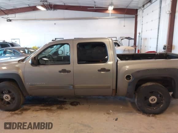 2007 Chevrolet Silverado 1500 LS с VIN 2GCEK13C571501993, выставлен на аукционе IAAI как лот 41984825 с пробегом Не указан миль и . История ставок и продаж доступна на DreamBid. Изображение 14.