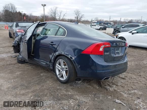 2015 Volvo S60 T5 Premier с VIN YV1612TK4F1342449, выставлен на аукционе IAAI как лот 41478701 с пробегом 106 884 миль миль и . История ставок и продаж доступна на DreamBid. Изображение 3.