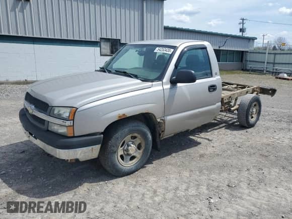 2004 Chevrolet Silverado 1500 Work Truck z VIN 1GCEC14X24Z257785, wystawiony jako Copart lot #54253435 z przebiegiem Nie podano mil oraz Szkoda całkowita • Salvage title. Historia ofert i sprzedaży dostępna na DreamBid. Obrazek 1.
