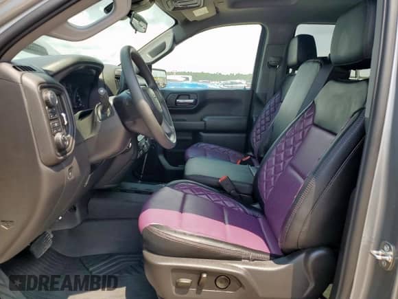 2024 Chevrolet Silverado 1500 Custom Trail Boss z VIN 3GCUDCE88RG346358, wystawiony jako Copart lot #68303935 z przebiegiem Nie podano mil oraz Szkoda całkowita • Salvage title. Historia ofert i sprzedaży dostępna na DreamBid. Obrazek 7.
