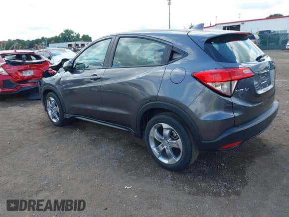 2022 Honda HR-V LX z VIN 3CZRU6H39NM774128, wystawiony jako IAAI lot #43063717 z przebiegiem 42 145 mil mil oraz . Historia ofert i sprzedaży dostępna na DreamBid. Obrazek 3.