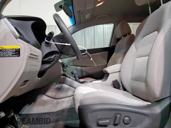 2017 Hyundai Tucson SE z VIN KM8J33A43HU556849, wystawiony jako Copart lot #84378275 z przebiegiem 70 530 mil mil oraz Czysty tytuł • Clean title. Historia ofert i sprzedaży dostępna na DreamBid. Obrazek 7.