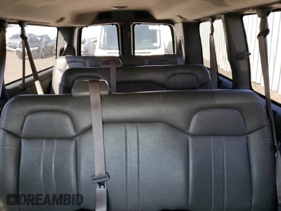 2009 Chevrolet Express Passenger с VIN 1GAGG25K191144382, выставлен на аукционе Copart как лот 64772444 с пробегом 35 449 миль миль и Списание • Salvage title. История ставок и продаж доступна на DreamBid. Изображение 10.