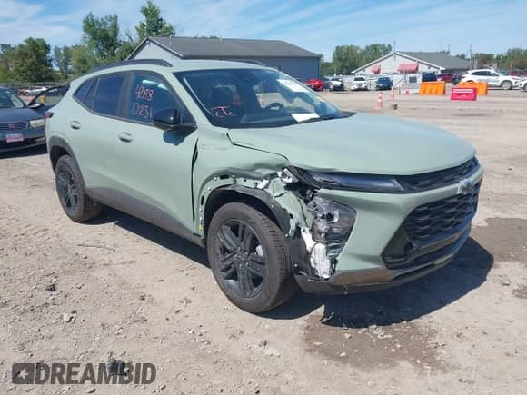 2025 Chevrolet Trax ACTIV z VIN KL77LKEP5SC168464, wystawiony jako IAAI lot #42880231 z przebiegiem 3 274 mil mil oraz . Historia ofert i sprzedaży dostępna na DreamBid. Obrazek 1.