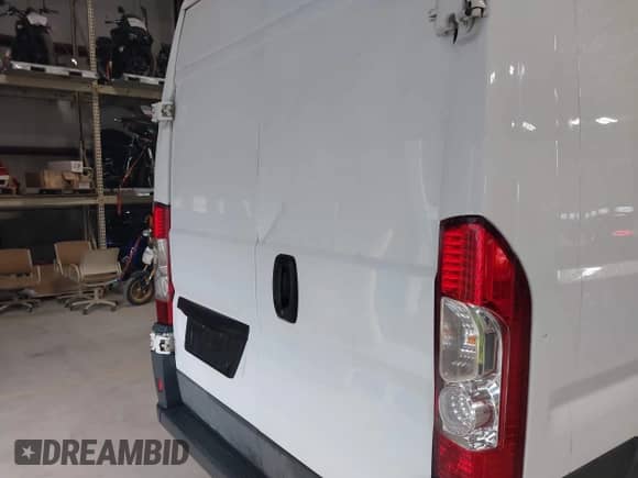 2016 Ram ProMaster Cargo with VIN 3C6TRVDG3GE105826, listed as a IAAI auction lot 42718176 with 151,249 mi miles and . Bid and sale history available at DreamBid. Image 17.