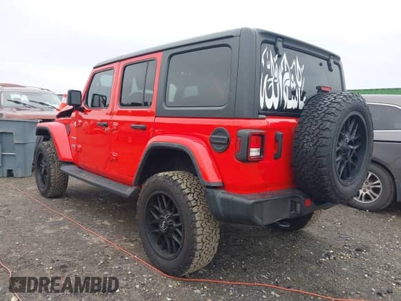 2021 Jeep Wrangler Unlimited Sahara Altitude z VIN 1C4HJXEN8MW679385, wystawiony jako IAAI lot #41542602 z przebiegiem 50 220 mil mil oraz . Historia ofert i sprzedaży dostępna na DreamBid. Obrazek 3.