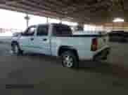 2005 GMC Sierra 1500 SLT z VIN 2GTEC13T951337142, wystawiony jako Copart lot #52823625 z przebiegiem 245 568 mil mil oraz Szkoda całkowita • Salvage title. Historia ofert i sprzedaży dostępna na DreamBid. Obrazek 2.