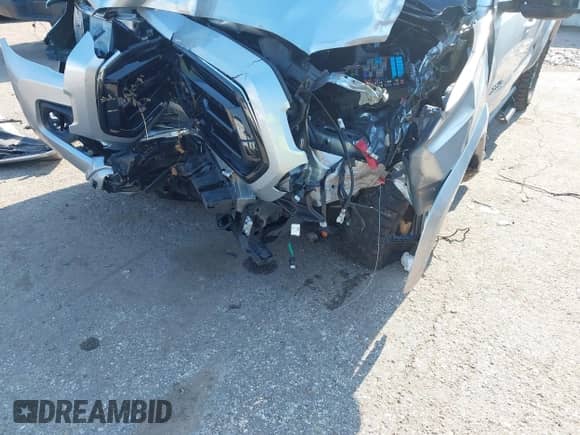 2022 Toyota Tacoma SR5 with VIN 3TMAZ5CN3NM194543, listed as a IAAI auction lot 43031222 with 21,800 mi miles and . Bid and sale history available at DreamBid. Image 6.