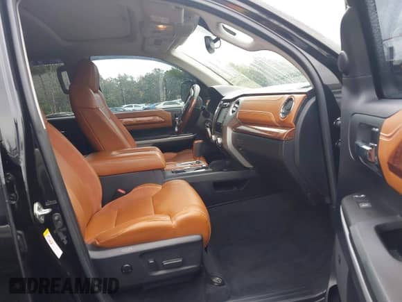 2019 Toyota Tundra SR5 с VIN 5TFAY5F15KX792392, выставлен на аукционе IAAI как лот 43157300 с пробегом 73 246 миль миль и . История ставок и продаж доступна на DreamBid. Изображение 5.