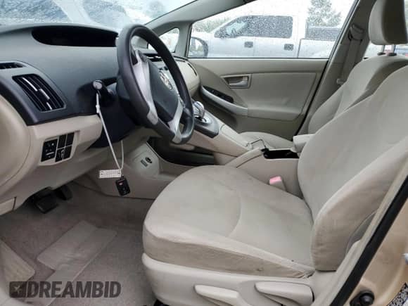 2010 Toyota Prius II z VIN JTDKN3DU7A1097296, wystawiony jako Copart lot #84645845 z przebiegiem 151 384 mil mil oraz Czysty tytuł • Clean title. Historia ofert i sprzedaży dostępna na DreamBid. Obrazek 7.