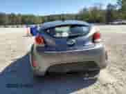 2013 Hyundai Veloster w/Black Int z VIN KMHTC6AD2DU144524, wystawiony jako Copart lot #86604965 z przebiegiem 101 979 mil mil oraz Czysty tytuł • Clean title. Historia ofert i sprzedaży dostępna na DreamBid. Obrazek 6.
