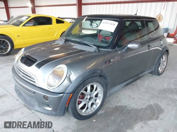 2006 MINI Hardtop S с VIN WMWRE33516TL24953, выставлен на аукционе IAAI как лот 43527420 с пробегом 157 831 миль миль и . История ставок и продаж доступна на DreamBid. Изображение 2.