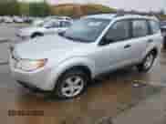 2011 Subaru Forester X z VIN JF2SHBBC9BG723345, wystawiony jako Copart lot #81730085 z przebiegiem 173 477 mil mil oraz Szkoda całkowita • Salvage title. Historia ofert i sprzedaży dostępna na DreamBid. Obrazek 1.