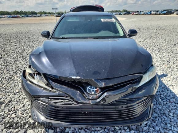 2020 Toyota Camry LE z VIN 4T1C11AK4LU353558, wystawiony jako Copart lot #82693935 z przebiegiem 144 786 mil mil oraz Nie do naprawy • Non repairable. Historia ofert i sprzedaży dostępna na DreamBid. Obrazek 5.