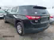 2020 Chevrolet Traverse LS z VIN 1GNERFKW9LJ106467, wystawiony jako IAAI lot #42882907 z przebiegiem 156 957 mil mil oraz . Historia ofert i sprzedaży dostępna na DreamBid. Obrazek 3.