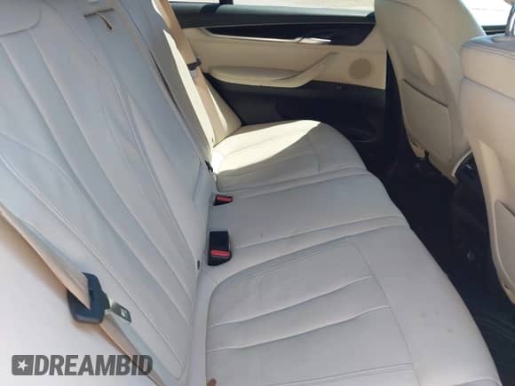 2017 BMW X5 xDrive35i с VIN 5UXKR0C37H0V74271, выставлен на аукционе IAAI как лот 42912620 с пробегом 105 058 миль миль и . История ставок и продаж доступна на DreamBid. Изображение 8.