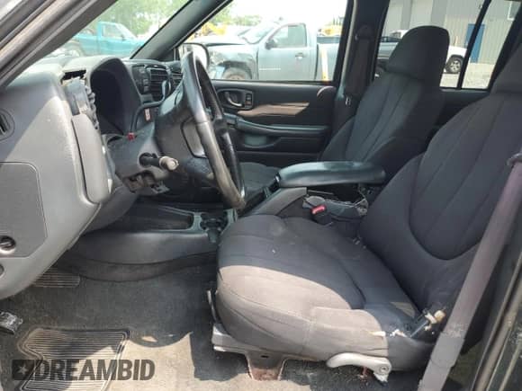 2004 Chevrolet S-10 LS z VIN 1GCDT13X74K118421, wystawiony jako Copart lot #60992535 z przebiegiem 150 399 mil mil oraz Czysty tytuł • Clean title. Historia ofert i sprzedaży dostępna na DreamBid. Obrazek 7.