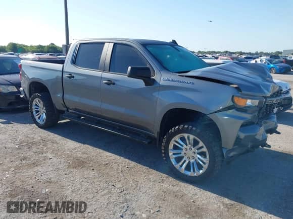 2020 Chevrolet Silverado 1500 Custom с VIN 1GCUYBEF1LZ201263, выставлен на аукционе IAAI как лот 42021668 с пробегом 80 408 миль миль и . История ставок и продаж доступна на DreamBid. Изображение 1.