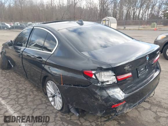 2021 BMW 5 Series 540i xDrive with VIN WBA73BJ02MWX30802, listed as a IAAI auction lot 41195593 with 42,401 mi miles and . Bid and sale history available at DreamBid. Image 3.