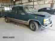 1998 GMC Sierra 1500 z VIN 2GTEC19M7W1557218, wystawiony jako Copart lot #51055425 z przebiegiem 311 370 mil mil oraz Szkoda całkowita • Salvage title. Historia ofert i sprzedaży dostępna na DreamBid. Obrazek 4.