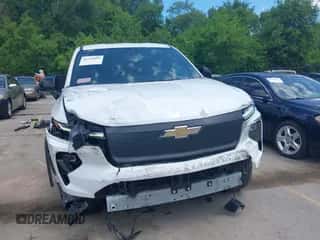 2024 Chevrolet Silverado EV Work Truck z VIN 1GC10VEL8RU200859, wystawiony jako IAAI lot #42334999 z przebiegiem 22 070 mil mil oraz . Historia ofert i sprzedaży dostępna na DreamBid. Obrazek 6.