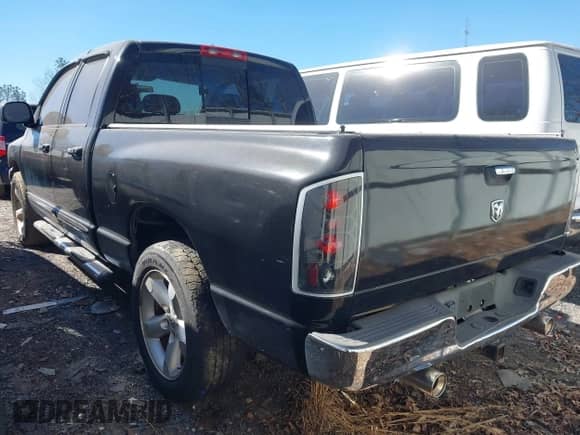 2006 Dodge 1500 Laramie with VIN 1D7HA18266S686267, listed as a IAAI auction lot 41653019 with 210,605 mi miles and . Bid and sale history available at DreamBid. Image 3.
