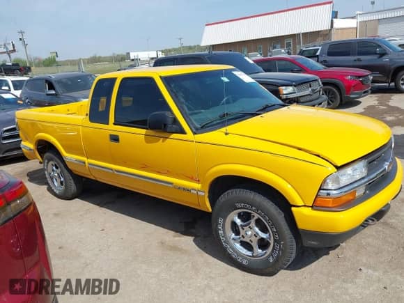 2002 Chevrolet S-10 LS z VIN 1GCDT19W028200046, wystawiony jako IAAI lot #42037525 z przebiegiem 77 778 mil mil oraz . Historia ofert i sprzedaży dostępna na DreamBid. Obrazek 13.