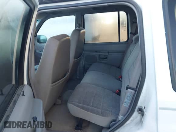 1998 Ford Explorer XL z VIN 1FMZU34E7WUB01665, wystawiony jako IAAI lot #43460299 z przebiegiem 208 802 mil mil oraz . Historia ofert i sprzedaży dostępna na DreamBid. Obrazek 8.