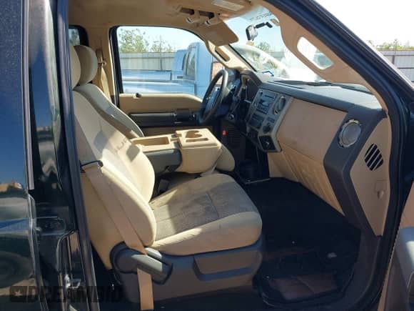 2014 Ford F-250 XL z VIN 1FT7W2A60EEB12223, wystawiony jako IAAI lot #41809927 z przebiegiem 99 534 mil mil oraz . Historia ofert i sprzedaży dostępna na DreamBid. Obrazek 5.