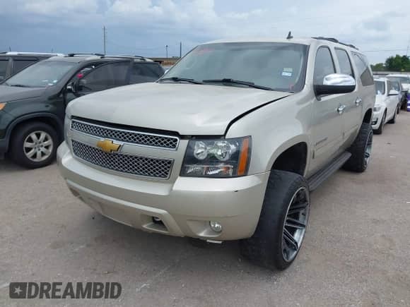 2013 Chevrolet Suburban LT with VIN 1GNSCJE06DR147639, listed as a IAAI auction lot 43112062 with 194,206 mi miles and . Bid and sale history available at DreamBid. Image 17.