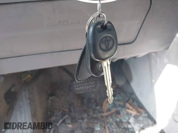 2014 Toyota Sienna L with VIN 5TDZK3DC7ES444956, listed as a IAAI auction lot 41492762 with Not provided miles and . Bid and sale history available at DreamBid. Image 11.