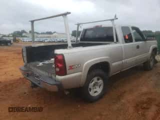 2005 Chevrolet Silverado 1500 LS z VIN 1GCEK19T35E208631, wystawiony jako Copart lot #66189615 z przebiegiem Nie podano mil oraz Szkoda całkowita • Salvage title. Historia ofert i sprzedaży dostępna na DreamBid. Obrazek 3.