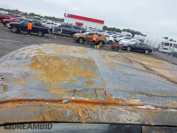 2016 Chevrolet Silverado 2500HD LTZ z VIN 1GC1KWE89GF270352, wystawiony jako IAAI lot #43078955 z przebiegiem Nie podano mil oraz . Historia ofert i sprzedaży dostępna na DreamBid. Obrazek 14.