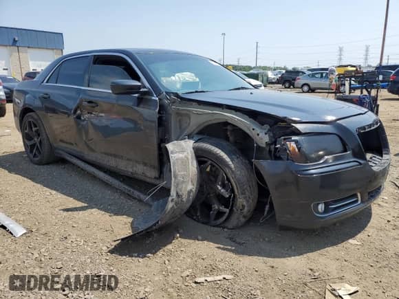 2014 Chrysler 300 S with VIN 2C3CCAGT9EH120722, listed as a Copart auction lot 67500285 with 172,983 mi miles and Clean title. Bid and sale history available at DreamBid. Image 4.