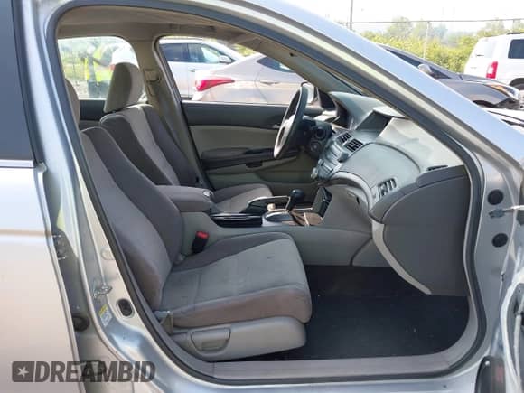 2009 Honda Accord LX z VIN 1HGCP26399A071552, wystawiony jako IAAI lot #42389615 z przebiegiem 124 568 mil mil oraz . Historia ofert i sprzedaży dostępna na DreamBid. Obrazek 5.