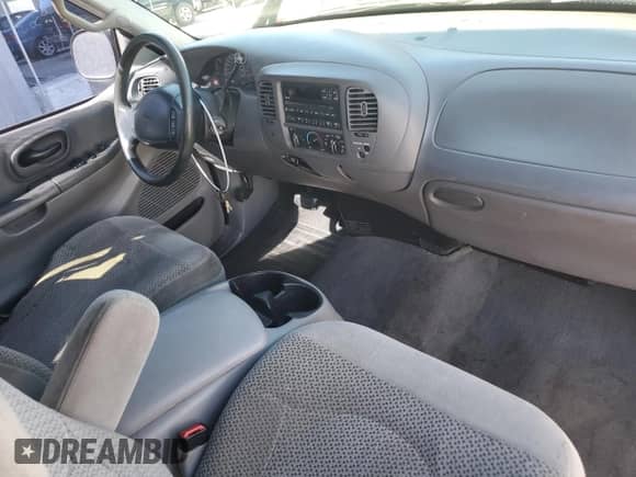 2000 Ford F-150 XL с VIN 1FTZX1722YNB28352, выставлен на аукционе Copart как лот 87065995 с пробегом 196 059 миль миль и Списание • Salvage title. История ставок и продаж доступна на DreamBid. Изображение 8.