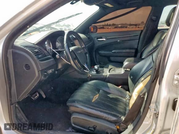 2012 Chrysler 300 S z VIN 2C3CCABG8CH279657, wystawiony jako Copart lot #66252055 z przebiegiem Nie podano mil oraz Szkoda całkowita • Salvage title. Historia ofert i sprzedaży dostępna na DreamBid. Obrazek 7.