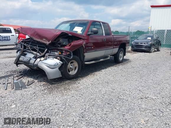 2000 Dodge 1500 with VIN 1B7HF13Z3YJ140812, listed as a IAAI auction lot 42469628 with 174,428 mi miles and . Bid and sale history available at DreamBid. Image 2.
